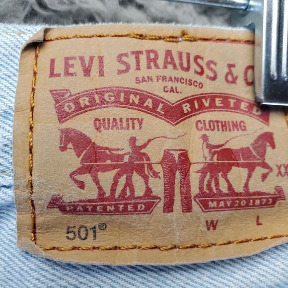 Levis Jeans Womens 27 Light Blue 501 Straight Button-Fly High Rise 100% Cotton - Picture 2 of 13